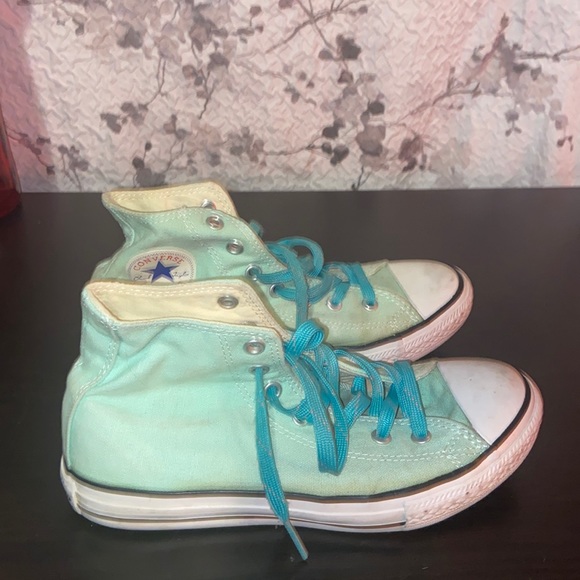 Converse Shoes - Hi top Converse